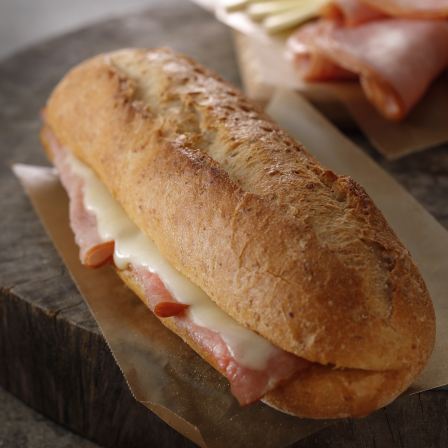 ハム&マリボーチーズ 石窯フィローネ