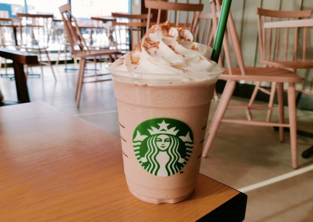 ホワイトモカフラペチーノの頼み方とカスタム4選・カロリー糖質を紹介