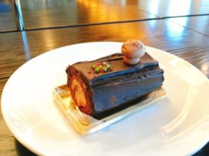 スタバのフード「ブッシュドノエル」をレビュー！カロリーも紹介