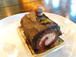 スタバのフード「ブッシュドノエル」をレビュー！カロリーも紹介