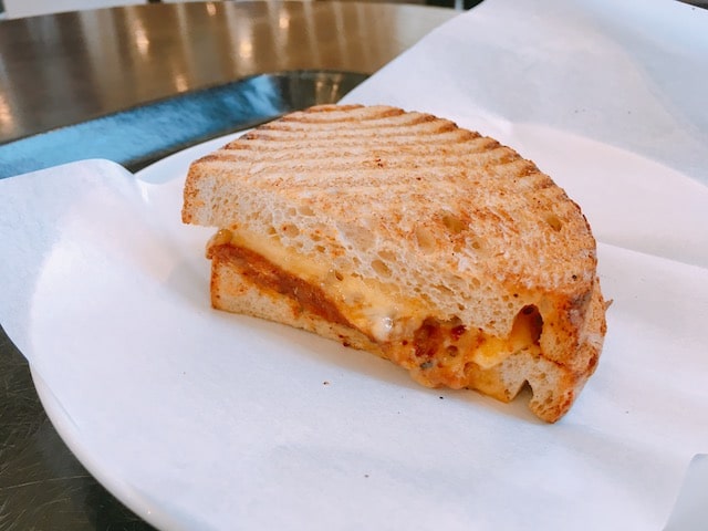 スタバ【ホットサンドミートソース】カロリーや感想｜カリカリ食感のパンとまろやかなチーズがマッチしたフード