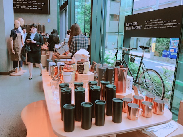 スターバックスリザーブロースタリー東京へ行って、ドリンクやフードを楽しんできました