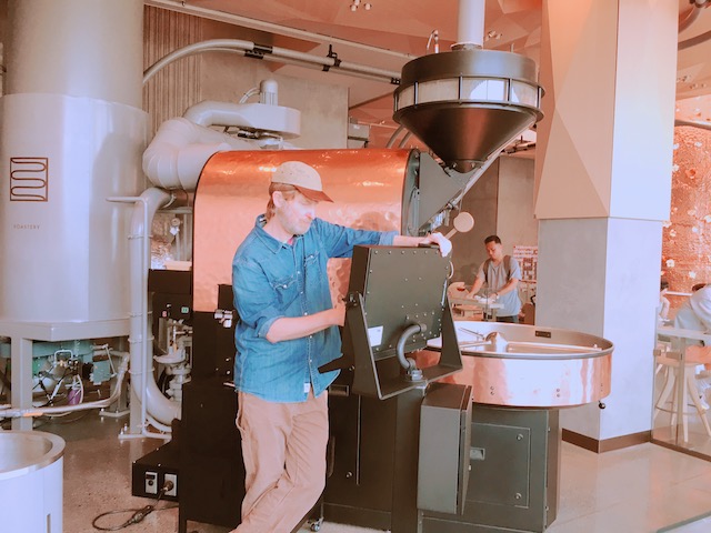 スターバックスリザーブロースタリー東京へ行って、ドリンクやフードを楽しんできました