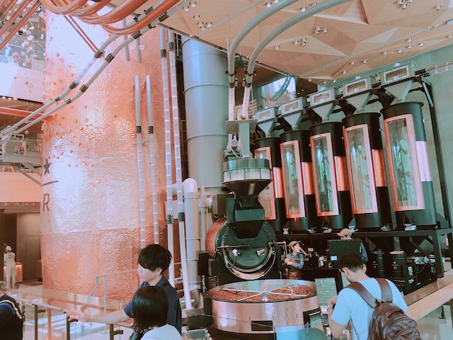 スターバックスリザーブロースタリー東京へ行って、ドリンクやフードを楽しんできました