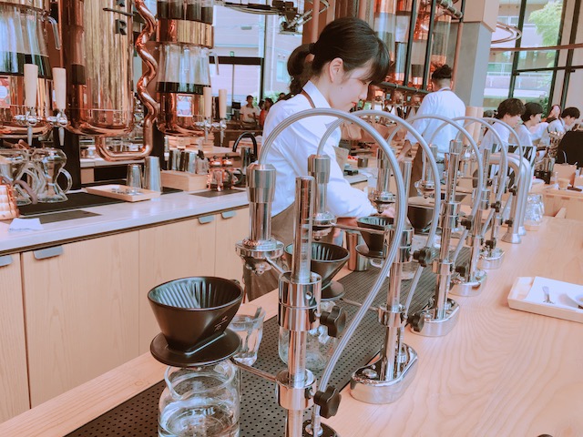 スターバックスリザーブロースタリー東京へ行って、ドリンクやフードを楽しんできました