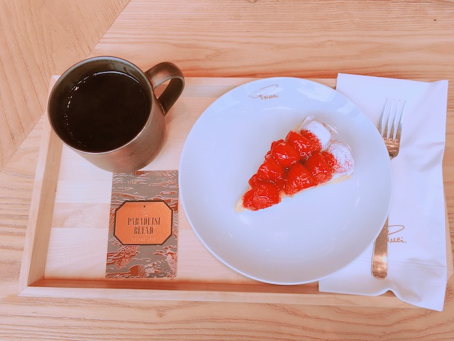スターバックスリザーブロースタリー東京へ行って、ドリンクやフードを楽しんできました