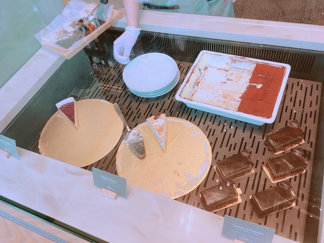 スターバックスリザーブロースタリー東京へ行って、ドリンクやフードを楽しんできました