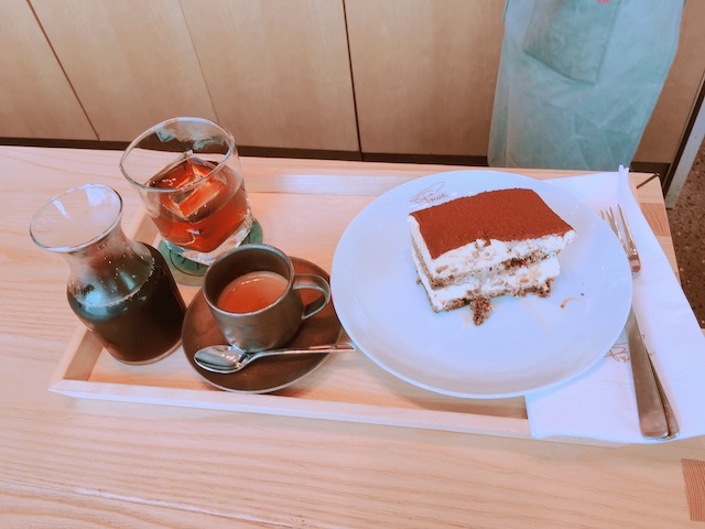 スターバックスリザーブロースタリー東京へ行って、ドリンクやフードを楽しんできました