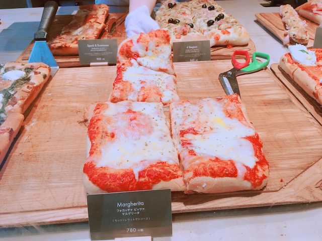 スターバックスリザーブロースタリー東京へ行って、ドリンクやフードを楽しんできました