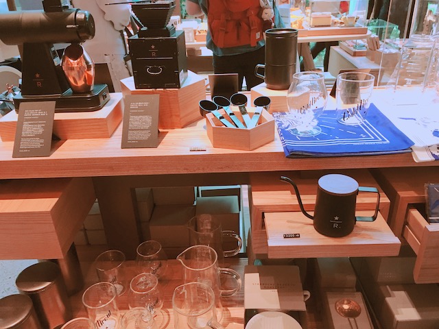 スターバックスリザーブロースタリー東京へ行って、ドリンクやフードを楽しんできました