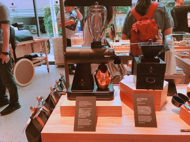 スターバックスリザーブロースタリー東京へ行って、ドリンクやフードを楽しんできました