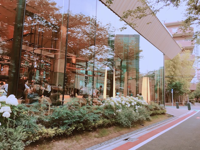 スターバックスリザーブロースタリー東京へ行って、ドリンクやフードを楽しんできました