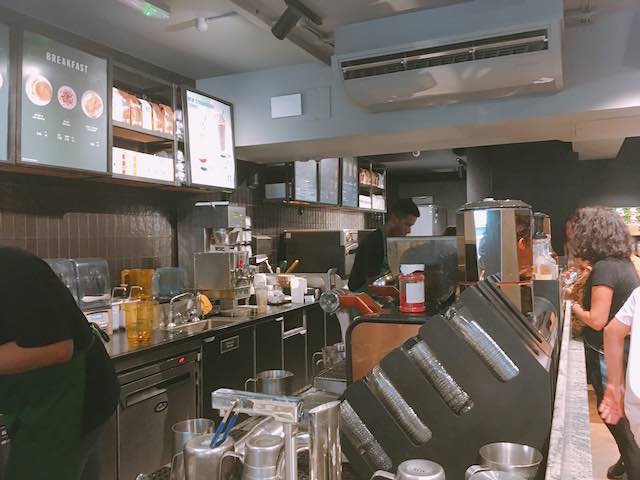 イギリス・ロンドンスタバ限定タンブラー・マグカップなどのグッズ紹介｜ドリンクのレビューも