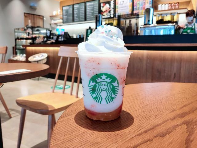 埼玉 多彩玉ストロベリー＆シトラスフラペチーノ