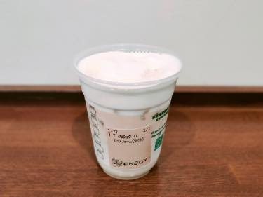 ほうじ茶クラシックティーラテにムースフォーム追加