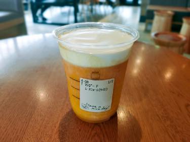 マンゴーパッションティーフラペチーノにムースフォーム追加