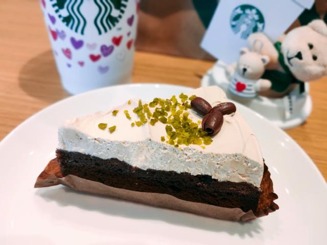 アーモンドミルクホイップのガトーショコラ