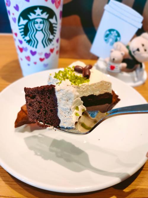 アーモンドミルクホイップのガトーショコラ