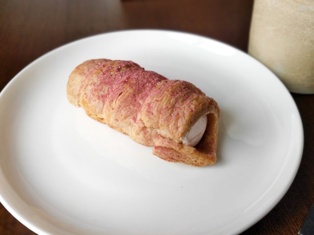 ロールパイ ストロベリーオレ