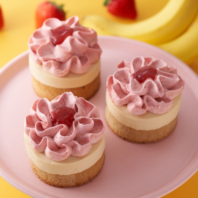 【スタバフード】ストロベリー&バナナのフラワーケーキの感想・カロリー・糖質を紹介！