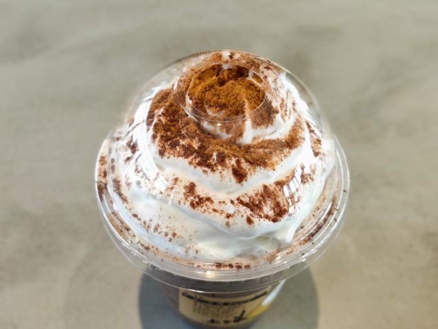 モカシロップ追加、アーモンドミルクに変更したダークモカチップフラペチーノ