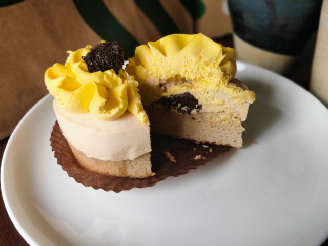 【スタバフード】マンゴー&バナナのフラワーケーキの感想・カロリー・糖質を紹介！