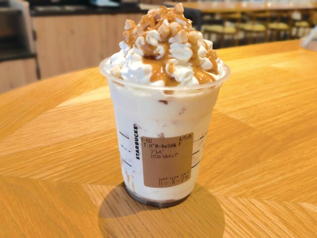 【スタバ新作】バターキャラメルミルフィーユフラペチーノのカスタム6選とカロリーを紹介